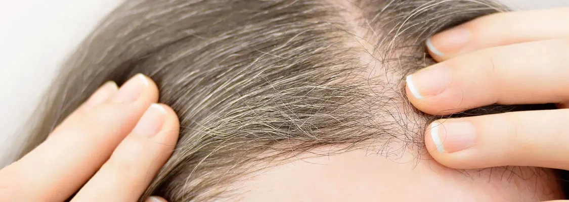 Zo verf je grijs haar thuis blond